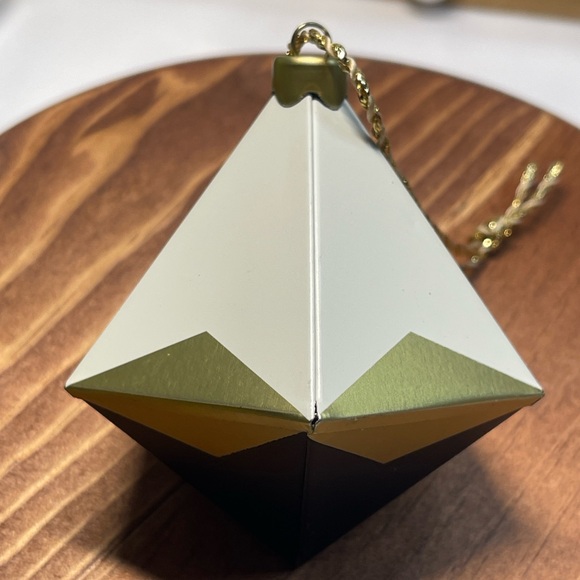 Fossil Gold Gift Box - Picture 4 of 4